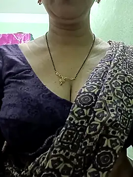 Snapshot of Rosy-B chatting on 17, 12, 2025 Rosy-B online show from 17, 12, 2025