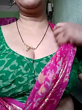 Snapshot of Rosy-B chatting on 18, 12, 2025 Rosy-B online show from 18, 12, 2025