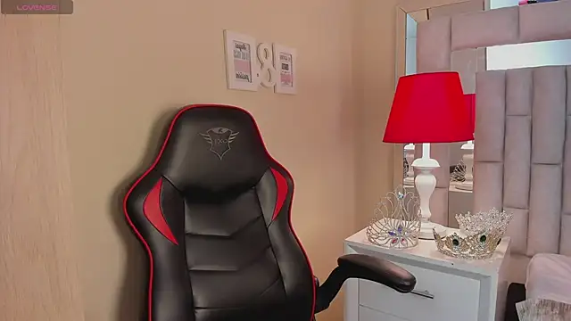 mariiahneedles online show from 18, 2, 2025