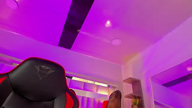 mariiahneedles online show from 20, 10, 2025