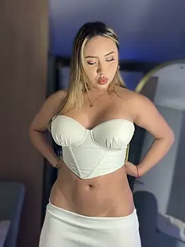 SaraFerreira online show from 4, 10, 2025