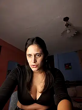 Snapshot of Catalinacandela chatting on 5, 3, 2025 Catalinacandela online show from 5, 3, 2025