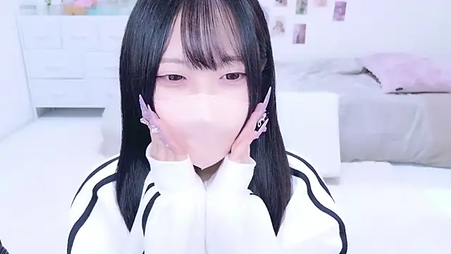 Snapshot of Suzu_ch_xx chatting on 19, 10, 2025 Suzu ch xx online show from 19, 10, 2025