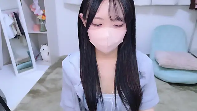 Snapshot of Suzu_ch_xx chatting on 2, 11, 2025 Suzu ch xx online show from 2, 11, 2025