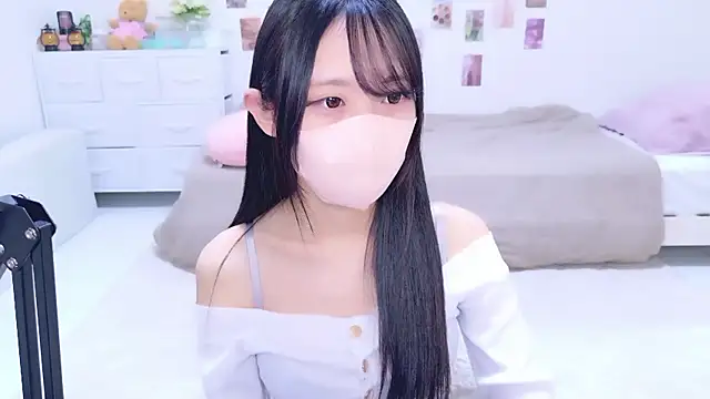 Snapshot of Suzu_ch_xx chatting on 14, 12, 2025 Suzu ch xx online show from 14, 12, 2025