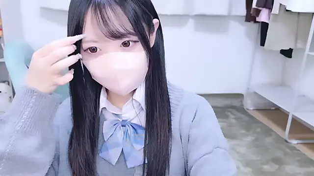 Snapshot of Suzu_ch_xx chatting on 25, 10, 2025 Suzu ch xx online show from 25, 10, 2025