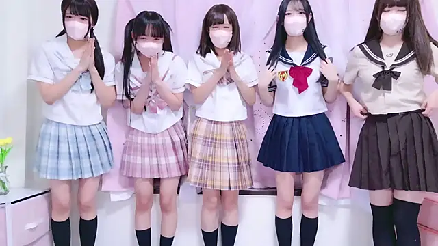 Snapshot of Suzu_ch_xx chatting on 23, 11, 2025 Suzu ch xx online show from 23, 11, 2025