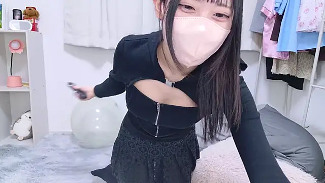 Snapshot of Suzu_ch_xx chatting on 17, 2, 2025 Suzu ch xx online show from 17, 2, 2025