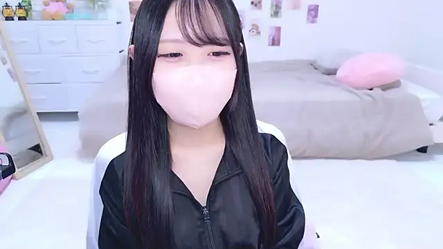 Snapshot of Suzu_ch_xx chatting on 21, 11, 2025 Suzu ch xx online show from 21, 11, 2025