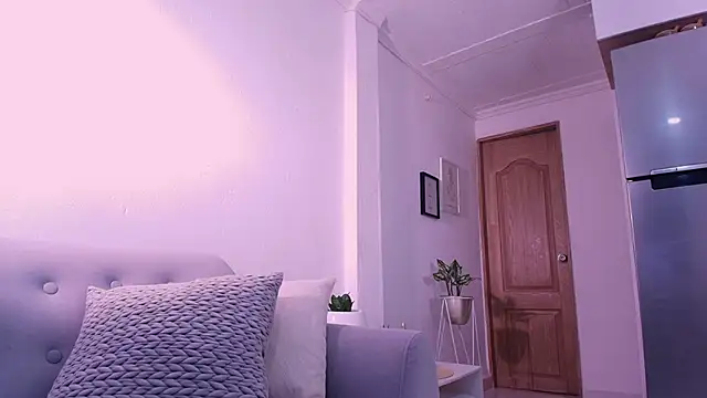 DannaHyde online show from 4, 2, 2026