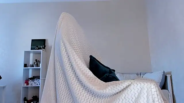 Britney Ross online show from 27, 2, 2025