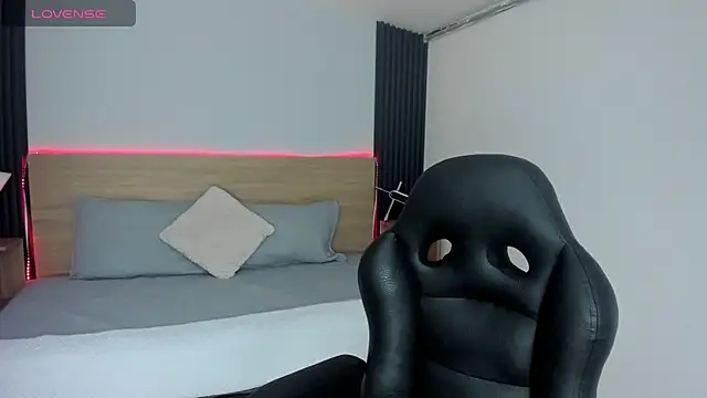 Chiqui milk  online show from 2, 12, 2025