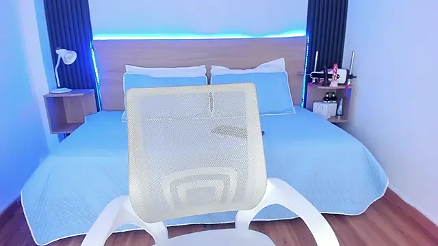 Chiqui milk  online show from 8, 9, 2025