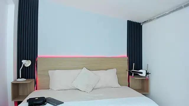 Chiqui milk  online show from 11, 11, 2025