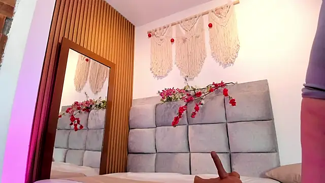 Natasha  Sccott online show from 29, 9, 2025