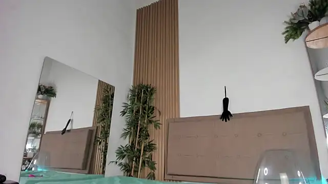 Natasha  Sccott online show from 14, 3, 2025