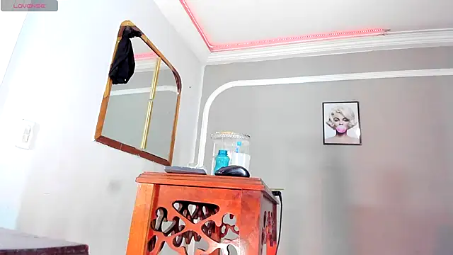 Jimena Grey online show from 4, 11, 2025