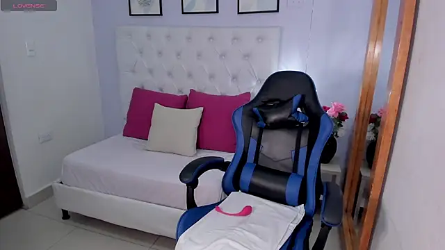 kitty kayo online show from 22, 4, 2026