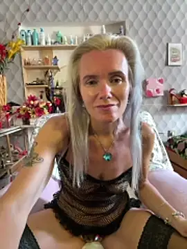 Snapshot of DirtyMargaret chatting on 17, 6, 2026 DirtyMargaret online show from 17, 6, 2026