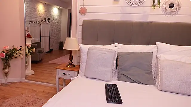 LinaReese online show from 27, 2, 2025