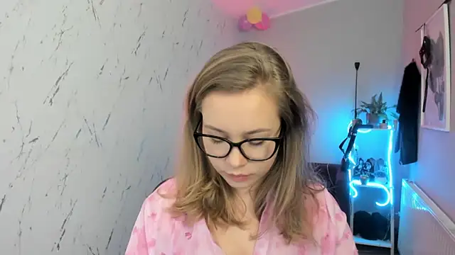 holly xglam online show from 11, 2, 2026