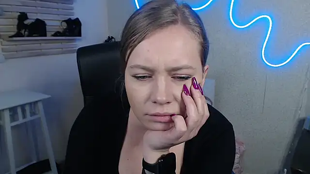 holly xglam online show from 27, 2, 2025