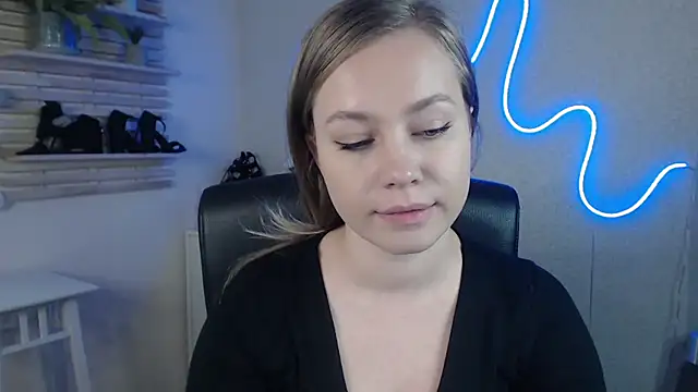 holly xglam online show from 26, 2, 2025