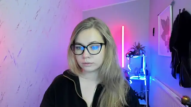 holly xglam online show from 12, 11, 2025