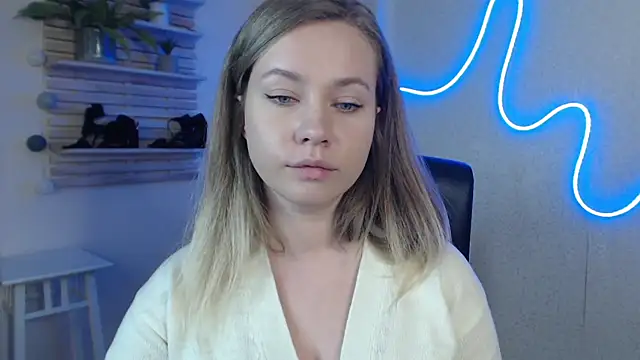 holly xglam online show from 12, 3, 2025