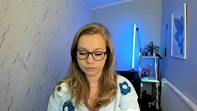 holly xglam online show from 30, 9, 2025