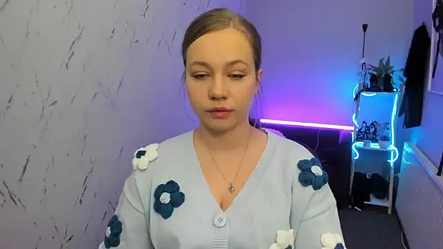 holly xglam online show from 13, 4, 2026