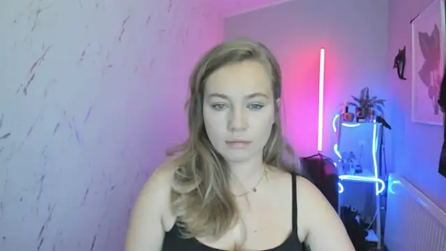 holly xglam online show from 22, 10, 2025