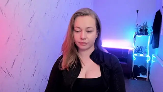 holly xglam online show from 11, 4, 2026