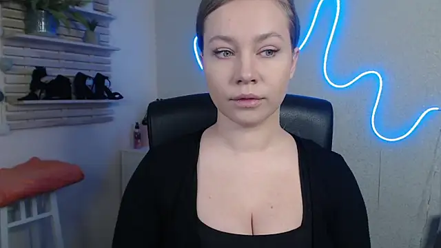 holly xglam online show from 27, 2, 2025