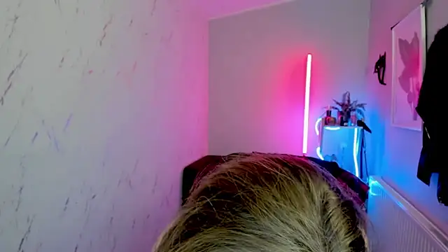 holly xglam online show from 6, 11, 2025