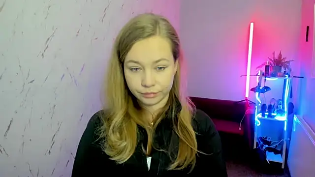 holly xglam online show from 30, 11, 2025