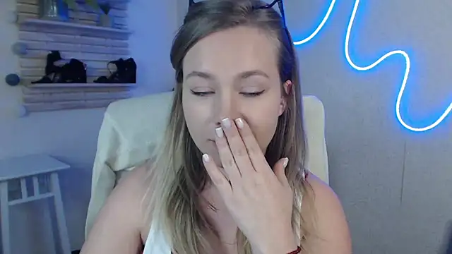 holly xglam online show from 12, 3, 2025