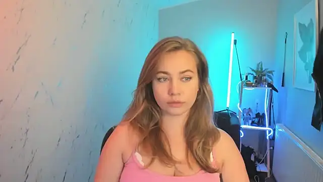 holly xglam online show from 14, 10, 2025