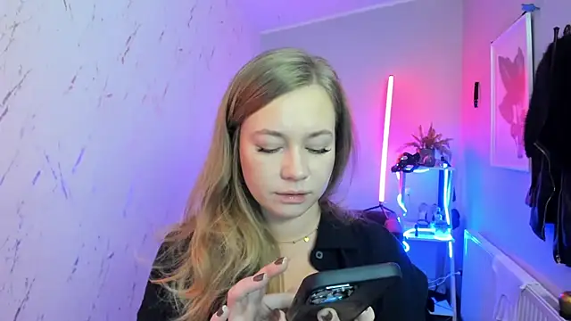 holly xglam online show from 13, 11, 2025