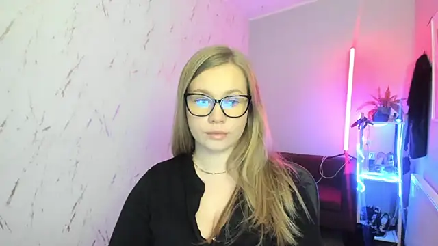 holly xglam online show from 21, 12, 2025