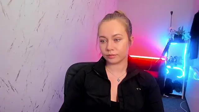 holly xglam online show from 23, 3, 2026