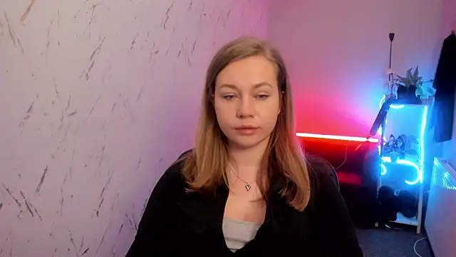 holly xglam online show from 24, 3, 2026