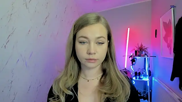 holly xglam online show from 18, 11, 2025