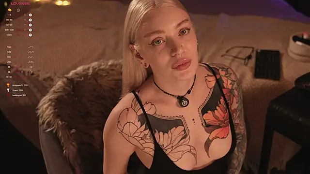 LinaKinky online show from 28, 2, 2025