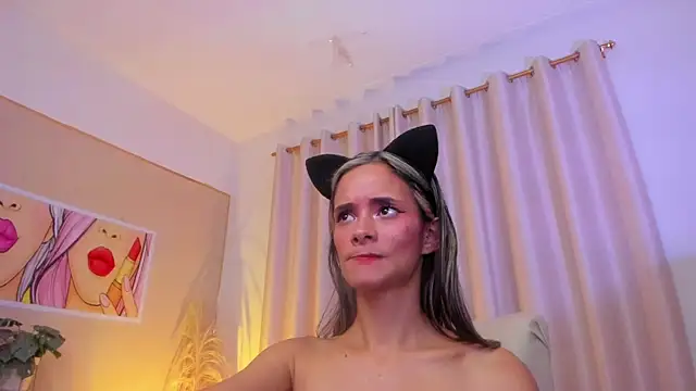 Snapshot of SkiinnyAna chatting on 14, 9, 2025 SkiinnyAna online show from 14, 9, 2025