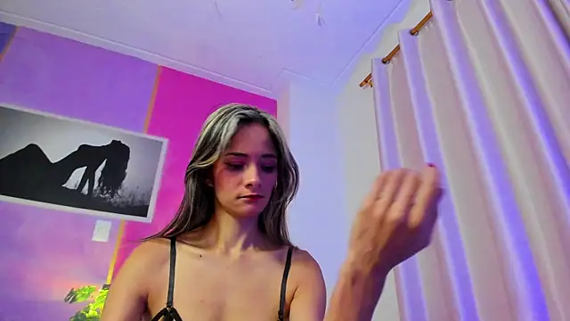 Snapshot of SkiinnyAna chatting on 14, 9, 2025 SkiinnyAna online show from 14, 9, 2025