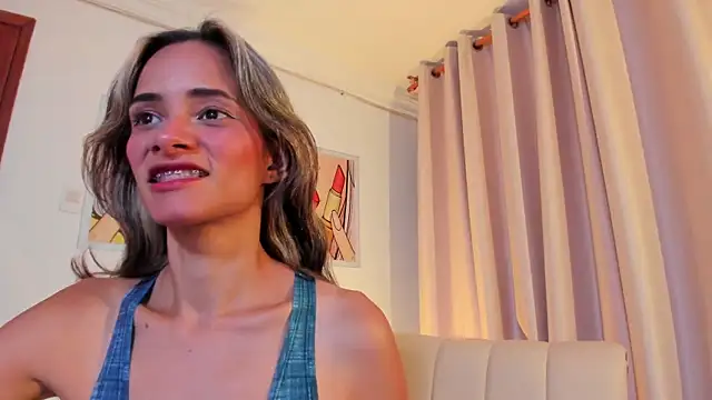 Snapshot of SkiinnyAna chatting on 25, 10, 2025 SkiinnyAna online show from 25, 10, 2025