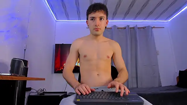 Snapshot of bower_and_colucci chatting on 8, 2, 2026 bower and colucci online show from 8, 2, 2026