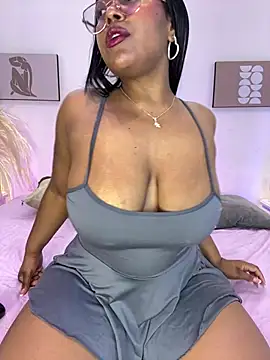 Snapshot of Esmeralda_Duarte chatting on 11, 5, 2026 Esmeralda Duarte online show from 11, 5, 2026