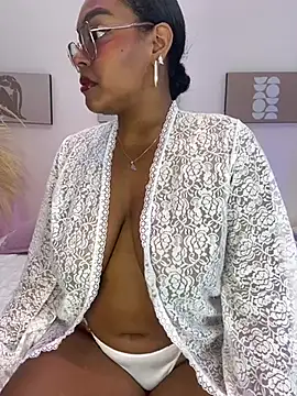 Snapshot of Esmeralda_Duarte chatting on 4, 6, 2026 Esmeralda Duarte online show from 4, 6, 2026